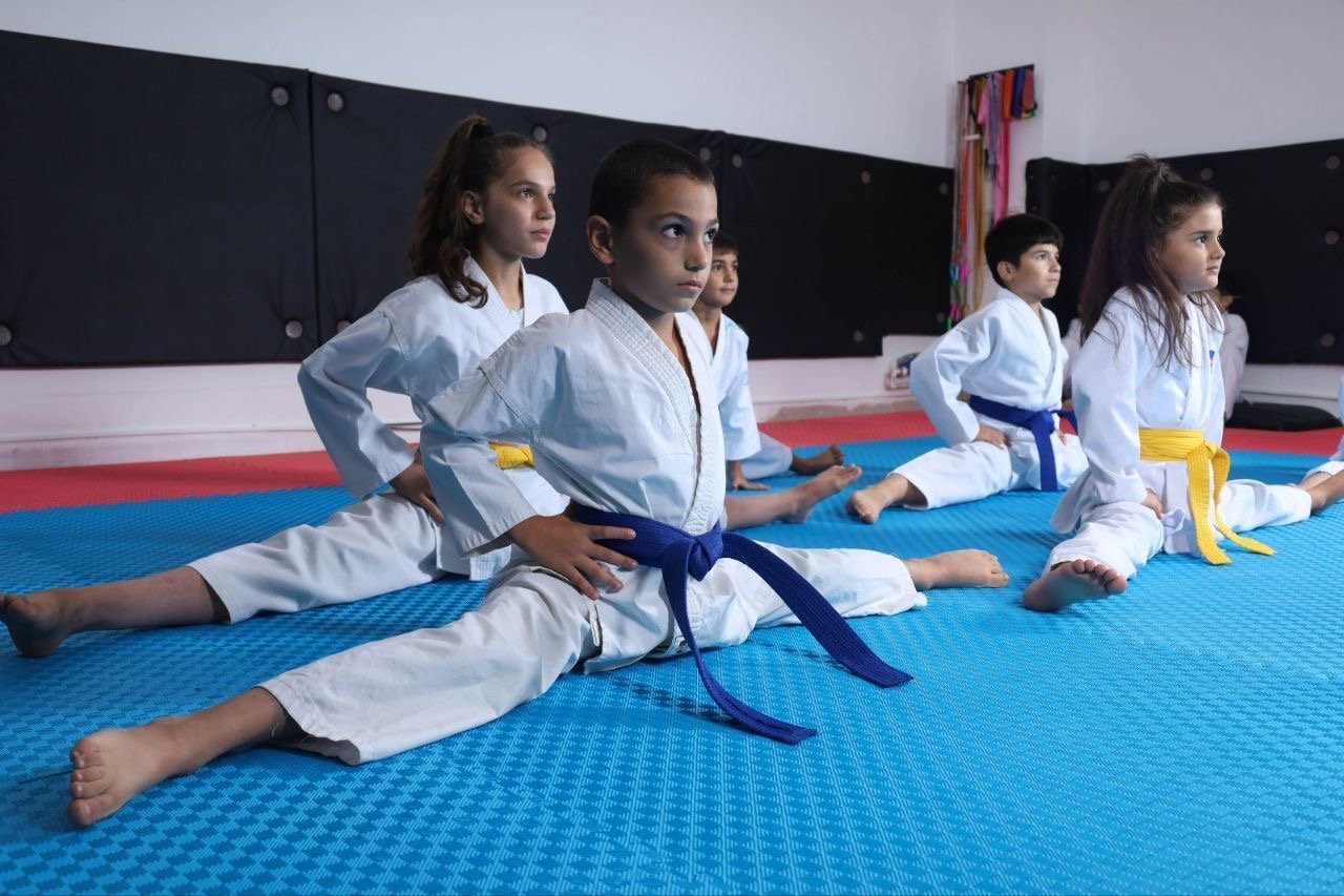 Uşaqlar üçün karate məşqində fiziki hazırlıq