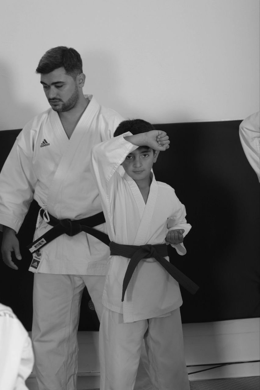 Uşaqlar karate texnikası məşqi