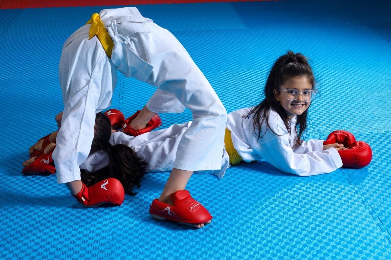 Karate məşqində uşaqlar
